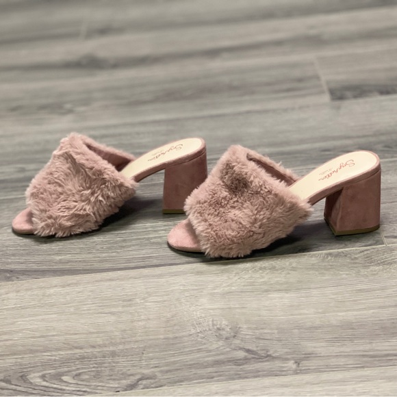 Anthropologie Seychelles Nobody Else Faux Fur Heels - Picture 4 of 8